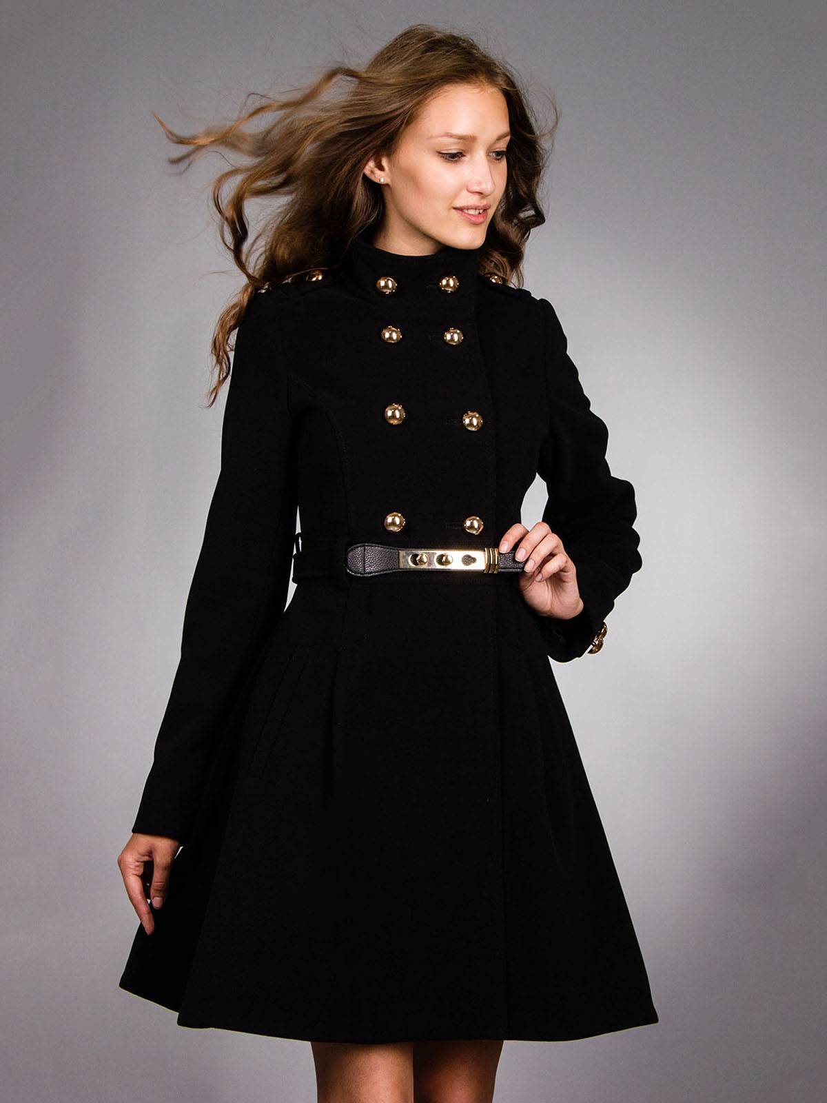 С чем носить чёрное пальто женщинам: модные фасоны, стильные образы