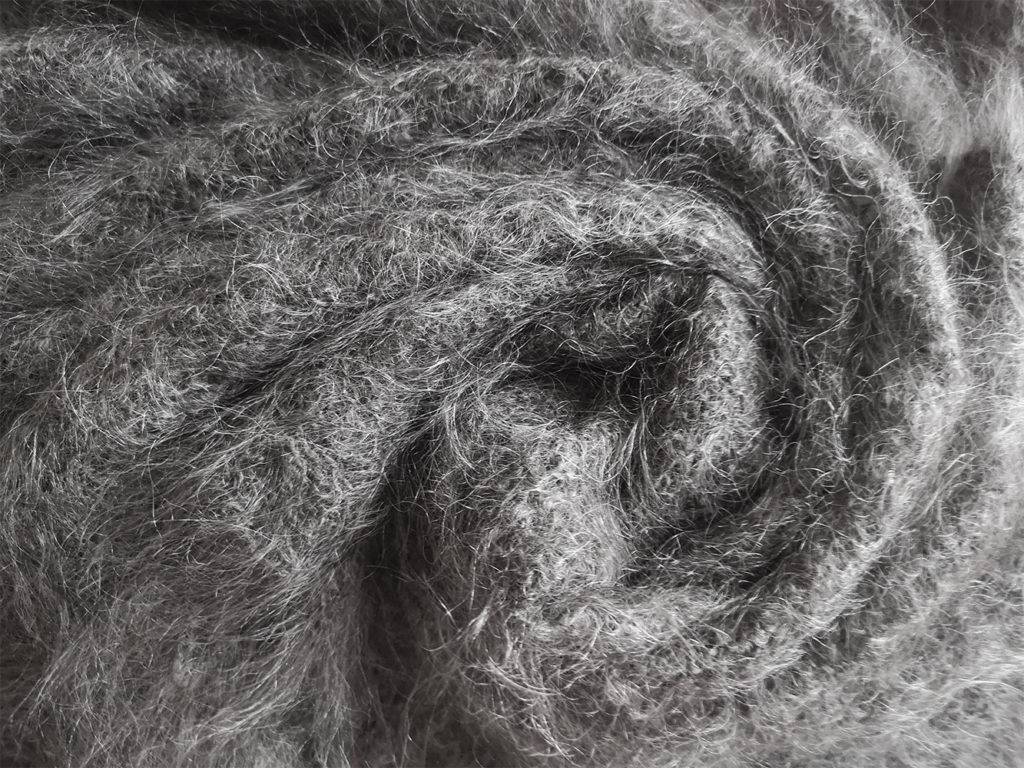 Купить козий платок. Оренбургский пуховый платок серый. Оренбургский пуховый платок толстый. Шерстяной платок пуховый.