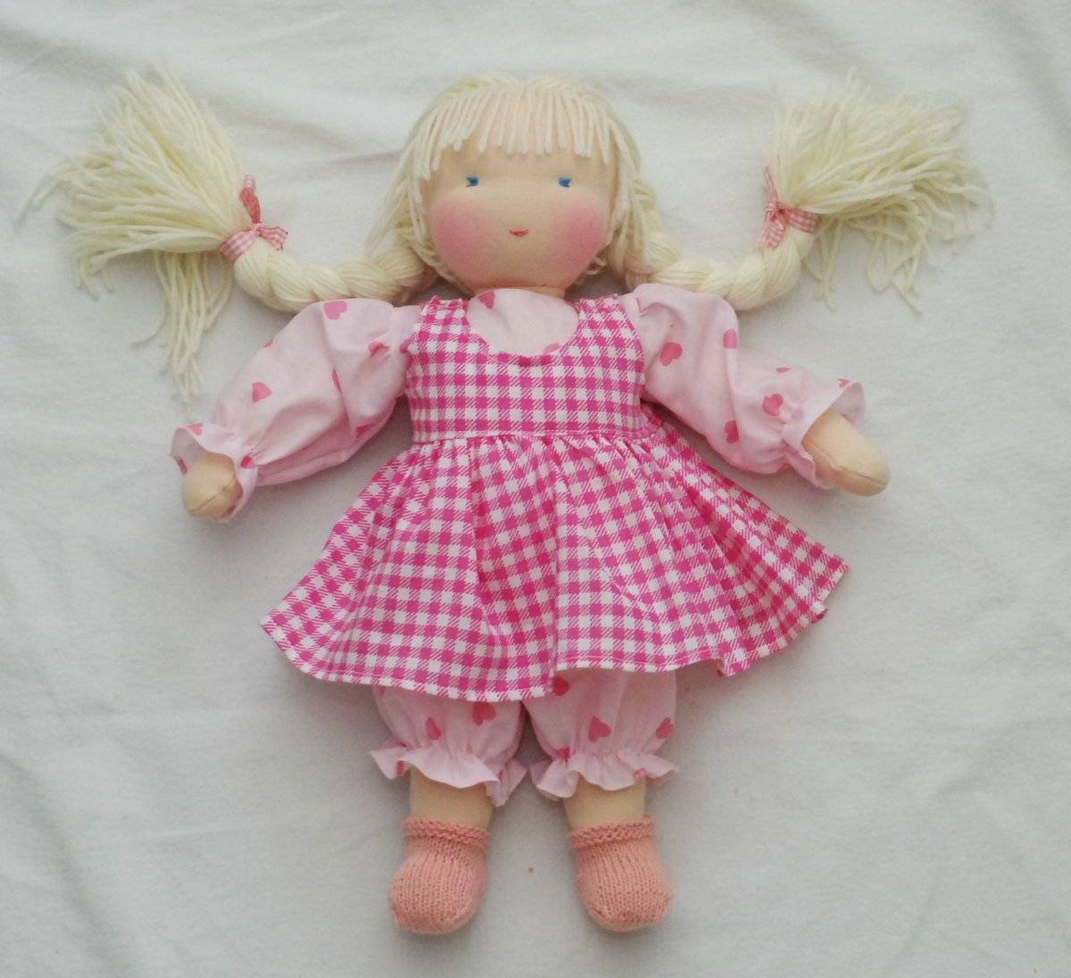 Сшить красивую куклу. Сшить куклу. Тканевая кукла. Шитые куклы. Тряпичная кукла.